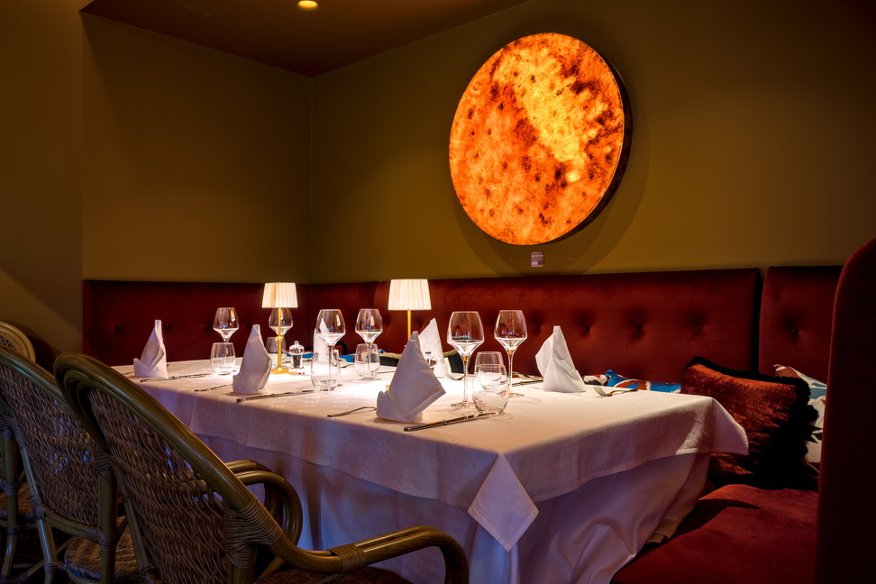 Salon privé, banquette en velours